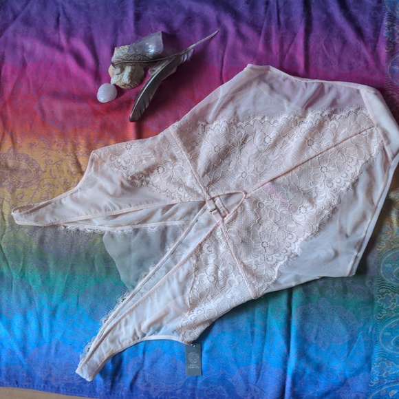 Vince Camuto Sheet Sexy Lace Bodysuit Small - Picture 4 of 4